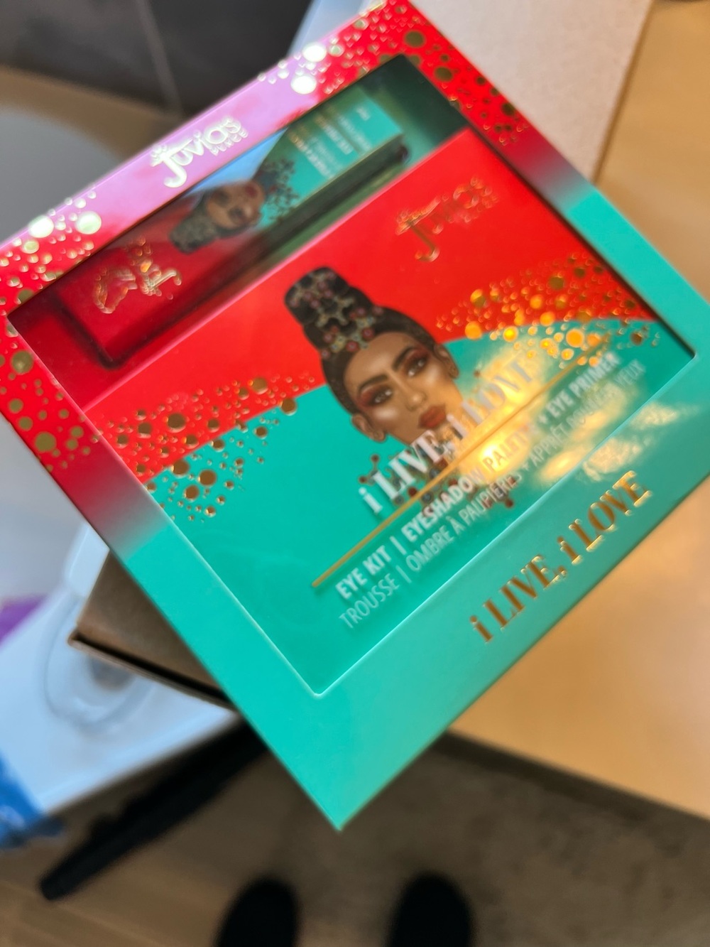 Juvia's Place I Live, I Love Eye Kit - Teal & Red